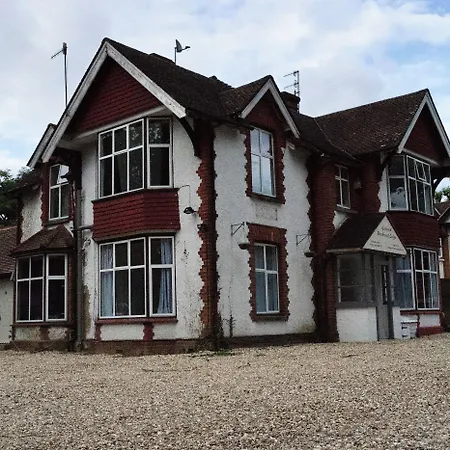 Gatwick Birchwood Lodge With Holiday Parking-2