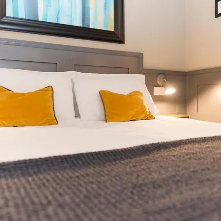 Irvine Guest House-2