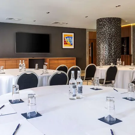 Doubletree By Hilton Belfast City Ten Square-3