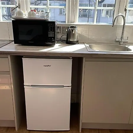 Crompton Guest House-3
