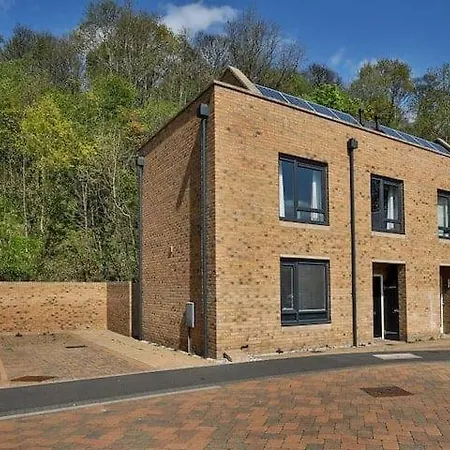 Beautiful City Centre House With Parking! Sleeps 6-3
