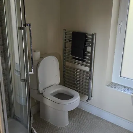 Beautiful City Centre House With Parking! Sleeps 6-2