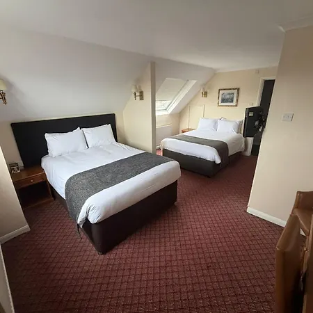 Raven Hotel By Greene King Inns-3