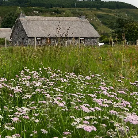 Clan Cottages Luxury Thatched Retreat Near Oban-3