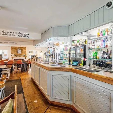 The Ship Inn - Self Catering Accommodation-3
