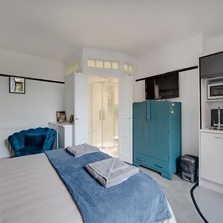 Ferryman Studio Apartments-3