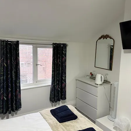 Rooms At 153 Room Only-3