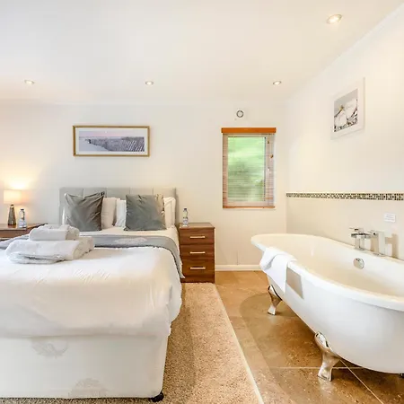 Herons Brook Retreat Lodges-3