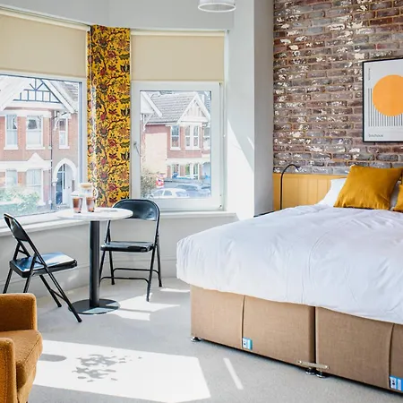 Settle In Southampton - Stylish Self Check-In Rooms & Suites-3