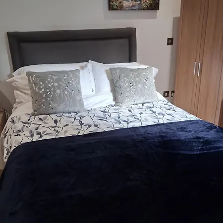 Bodlondeb Castle Bed & Breakfast { Central Llandudno}-3