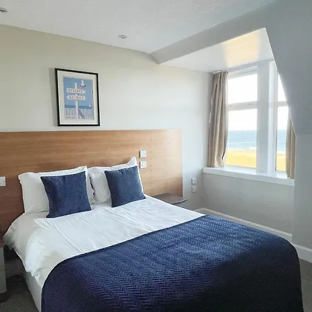 Cullen Bay Hotel-3