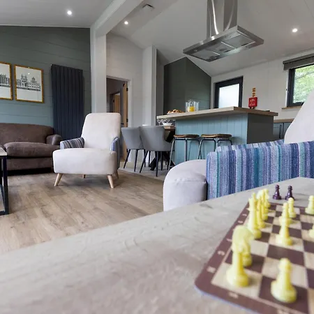 Blenheim Palace Lodge Retreat-3