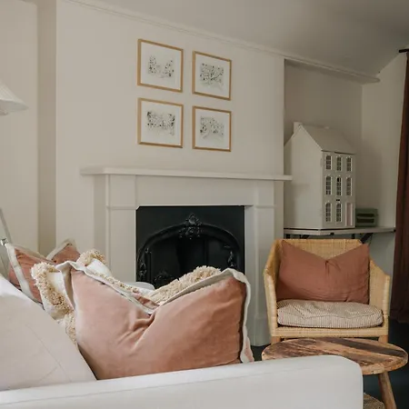 No 15 By Guesthouse, Bath-3