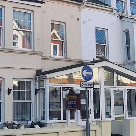Kingswinford Guest House With Free Parking-3