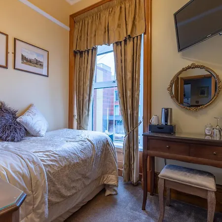 Brooklands 5 Star Guest House-3