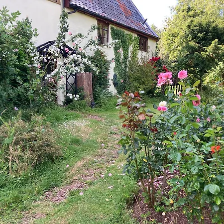 Valley Farmhouse, Westhall-2