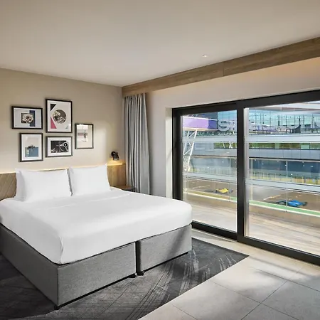 Hilton Garden Inn Silverstone-3