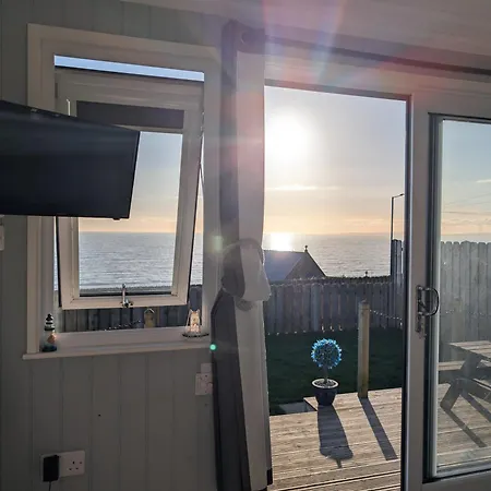 Allibella Shepherds Hut, Amazing Seaview, Private Garden, Pet Friendly-3
