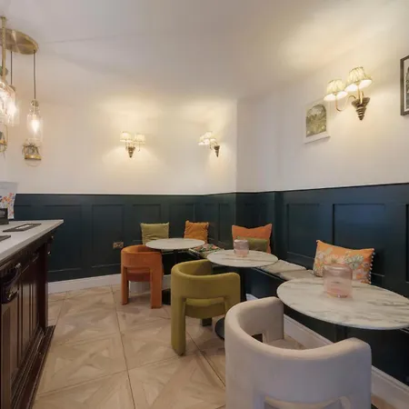 The Clarence Boutique Rooms-3