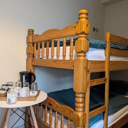 Llangollen Hostel - The Whole Bedroom - Self Catering Facilities-2
