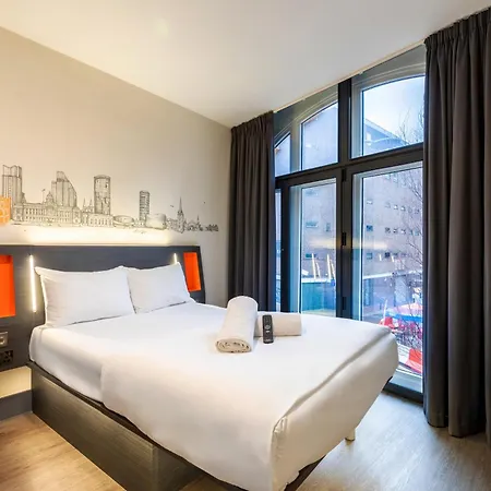 Easyhotel Birmingham-2