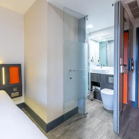 Easyhotel Leeds-3