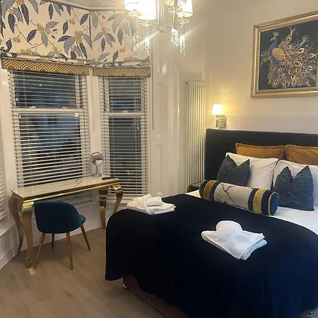 Ashbys Accommodation & Spa Hire-3