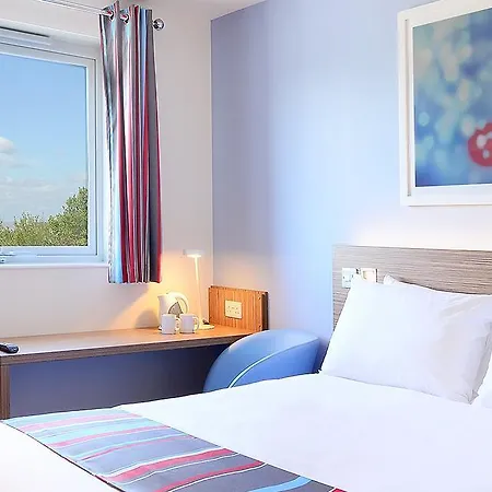 Travelodge Medway M2-3