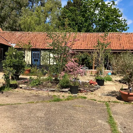 Valley Farmhouse, Westhall-3