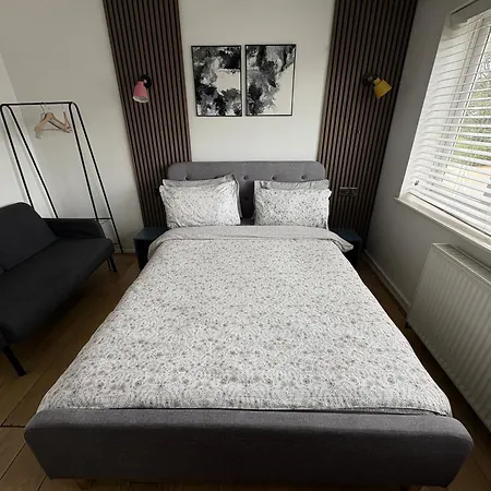 Easystay - Bright & Spacious House, Recently Renovated, Free Parking Near Luton Airport-3