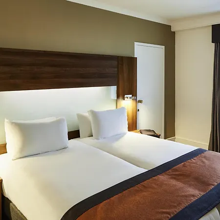 Mercure St Helens-3