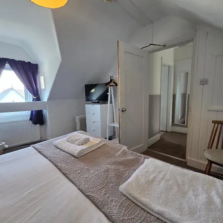 The Merrydale Guest House-3