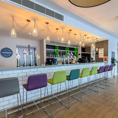 Holiday Inn Express Aberdeen Airport By Ihg-2