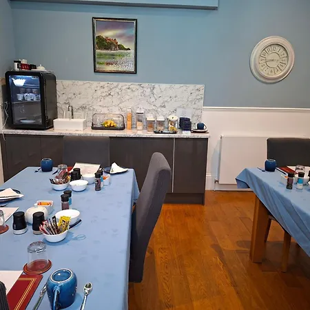 Dean Park Guest House-3