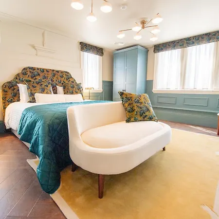The Carre Arms Hotel & Restaurant-3