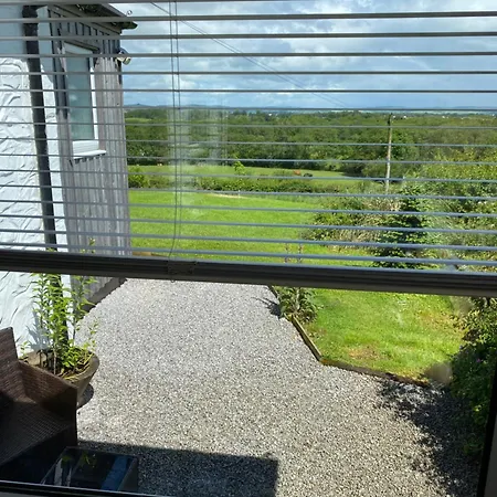 Jacquie'S B&B -Dumfries-Room With A View-3