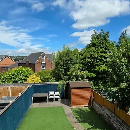 Sleeps 5 Free Parking Fast Wifi Near Hillsborough Easy Access To Sheffield City Centre And Peak District-3