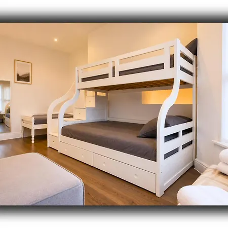 Kop View Rooms-3