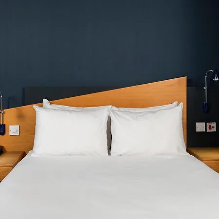 Holiday Inn Express Newport By Ihg-3