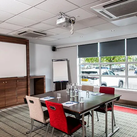 Holiday Inn Express Glasgow Airport By Ihg-2