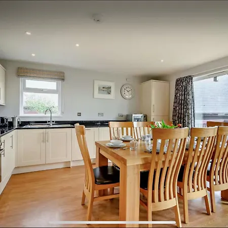 Hot Tub Lodge At Retallack Resort With 2 Bedrooms-2