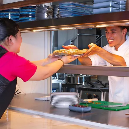 Ibis Styles London Gatwick Airport-3