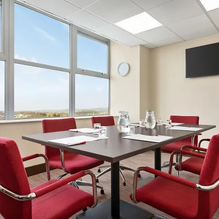 Ramada By Wyndham East Kilbride-2