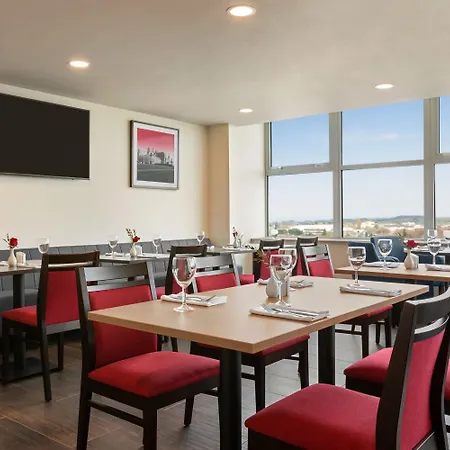Ramada By Wyndham East Kilbride-3