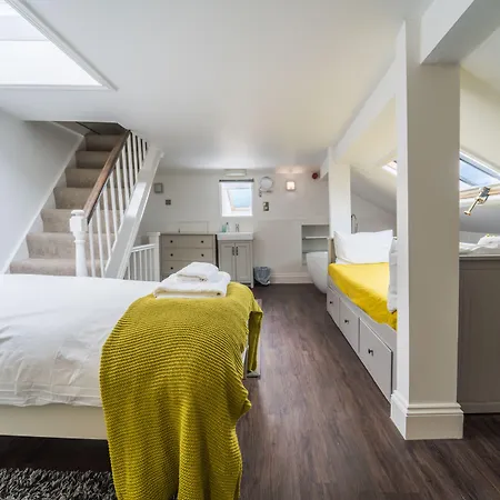 1 Elliot Terrace-3
