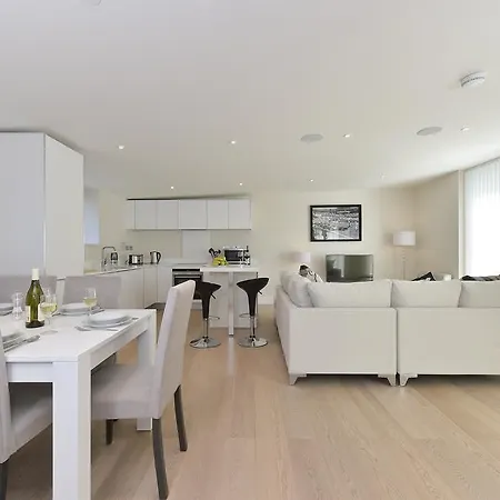 Tower Bridge City Apartments-3