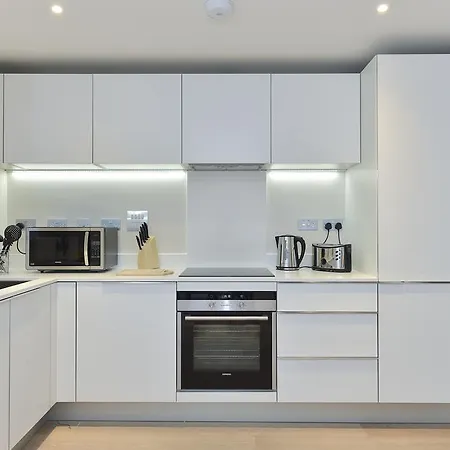 Tower Bridge City Apartments-2