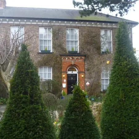 Holly Lodge-2