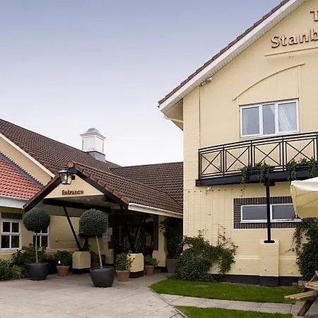 Premier Inn Welwyn Garden City-2