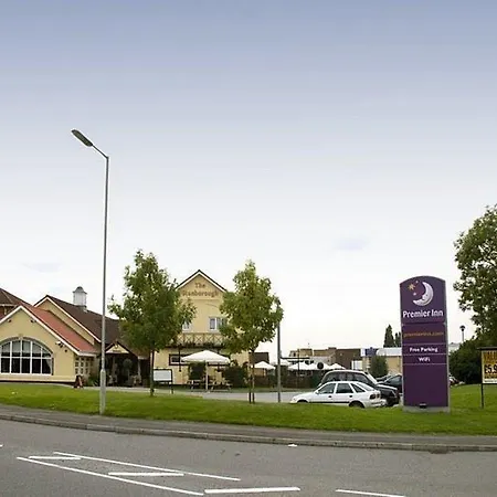 Premier Inn Welwyn Garden City-3